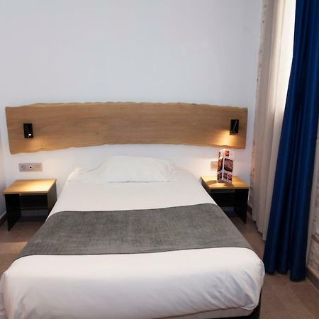 Hostal Paris Barcelona Bagian luar foto