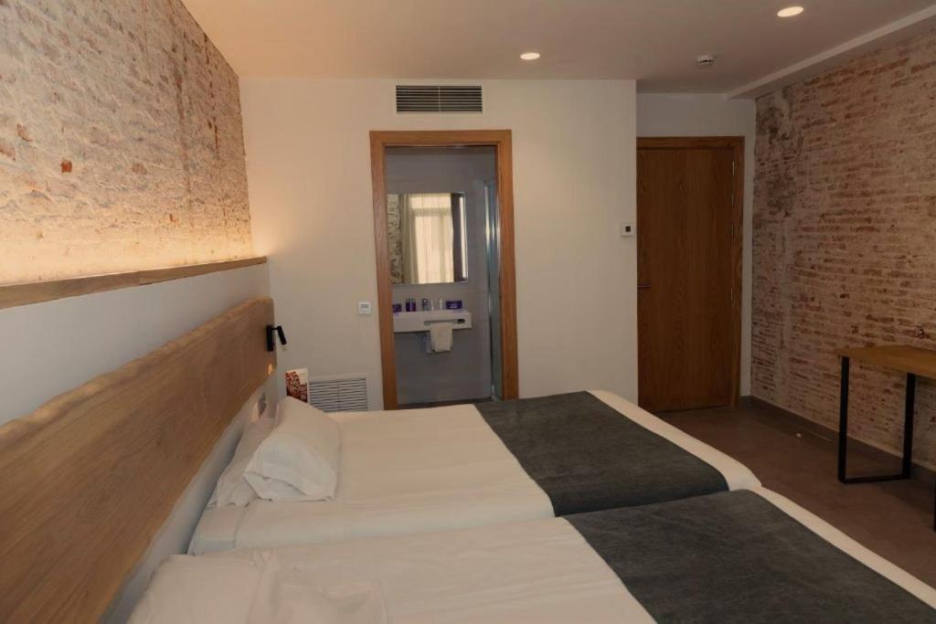Hostal Paris Barcelona Bagian luar foto
