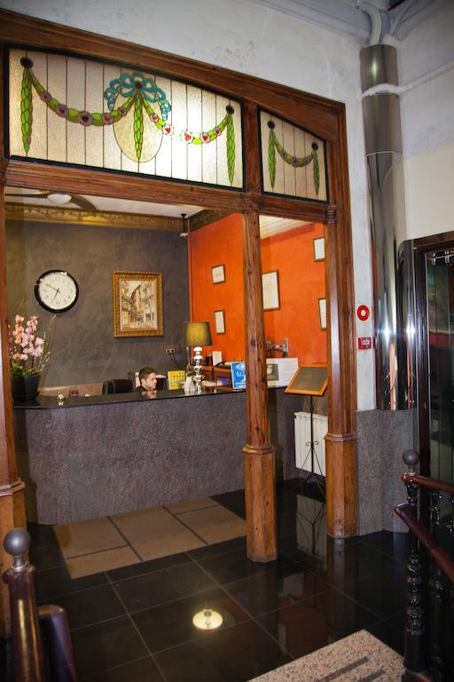 Hostal Paris Barcelona Bagian luar foto