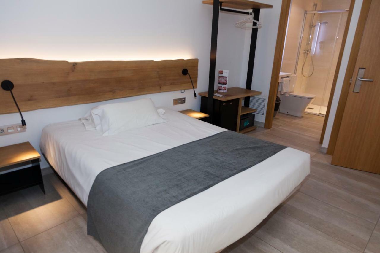 Hostal Paris Barcelona Bagian luar foto