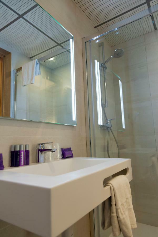 Hostal Paris Barcelona Bagian luar foto