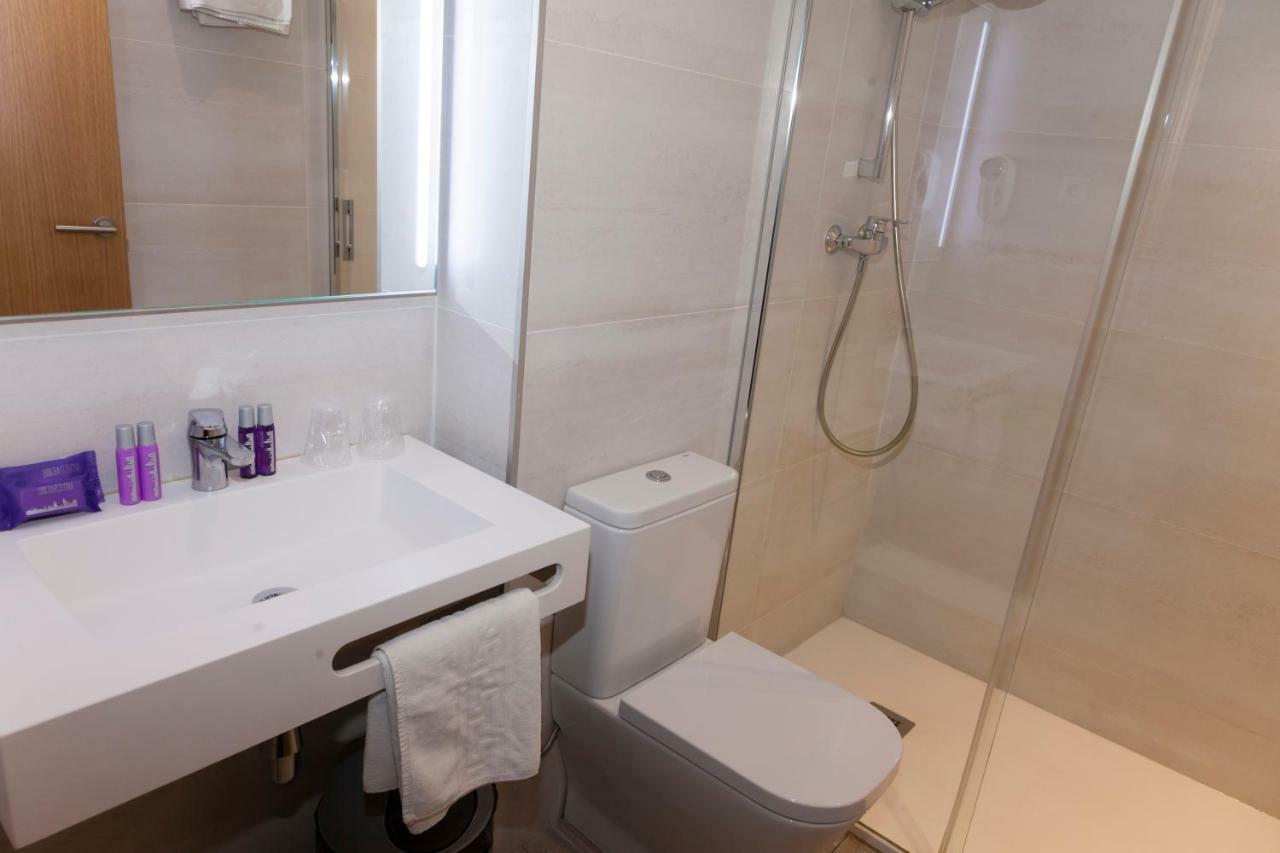Hostal Paris Barcelona Bagian luar foto