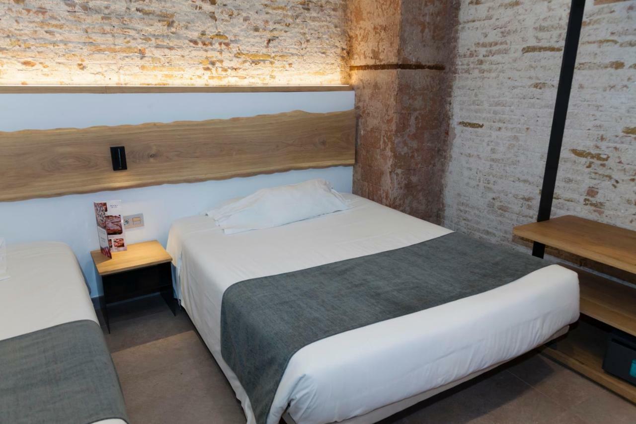 Hostal Paris Barcelona Bagian luar foto