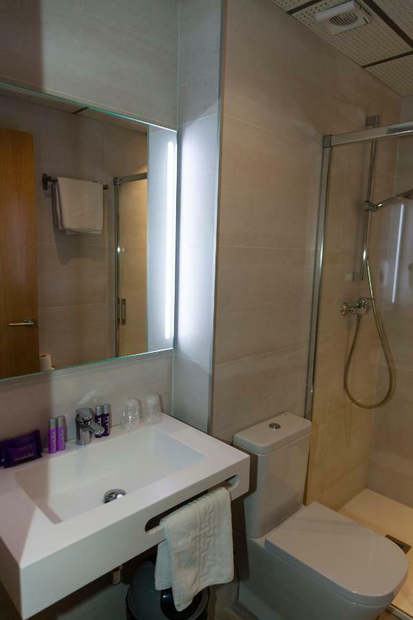 Hostal Paris Barcelona Bagian luar foto