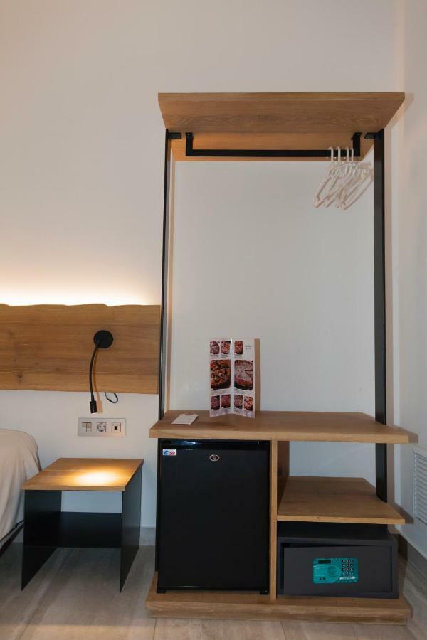 Hostal Paris Barcelona Bagian luar foto