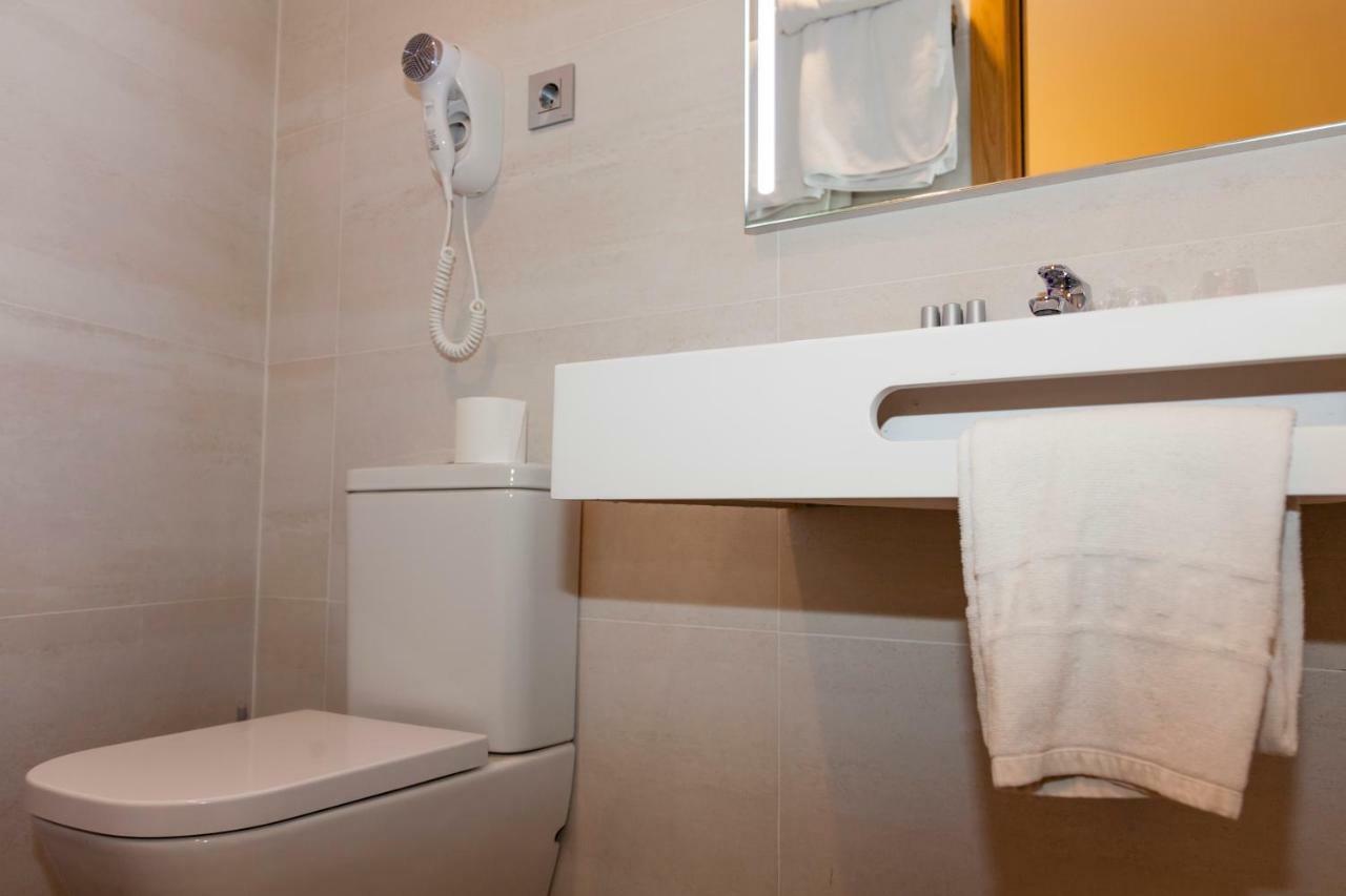 Hostal Paris Barcelona Bagian luar foto