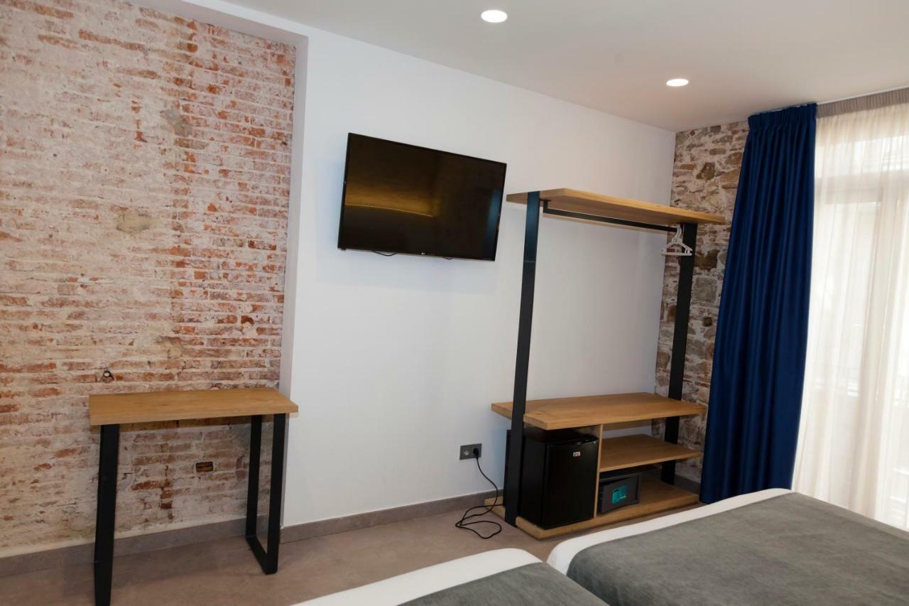 Hostal Paris Barcelona Bagian luar foto