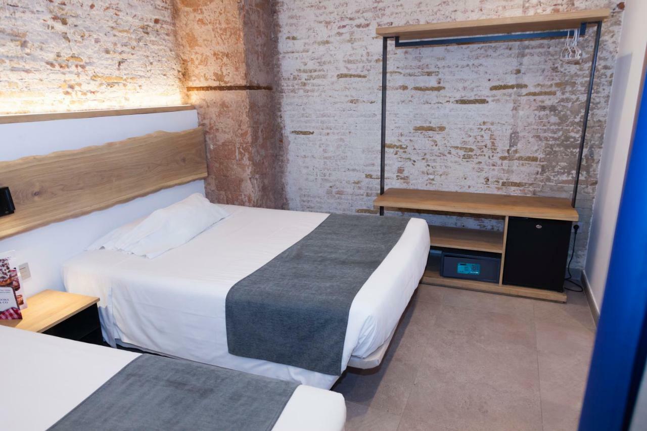 Hostal Paris Barcelona Bagian luar foto